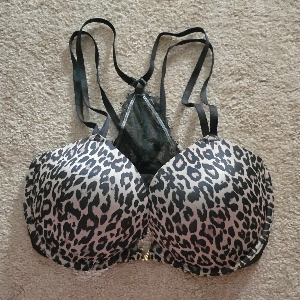 Victoria's Secret 34ddd Very Sexy bra front closure